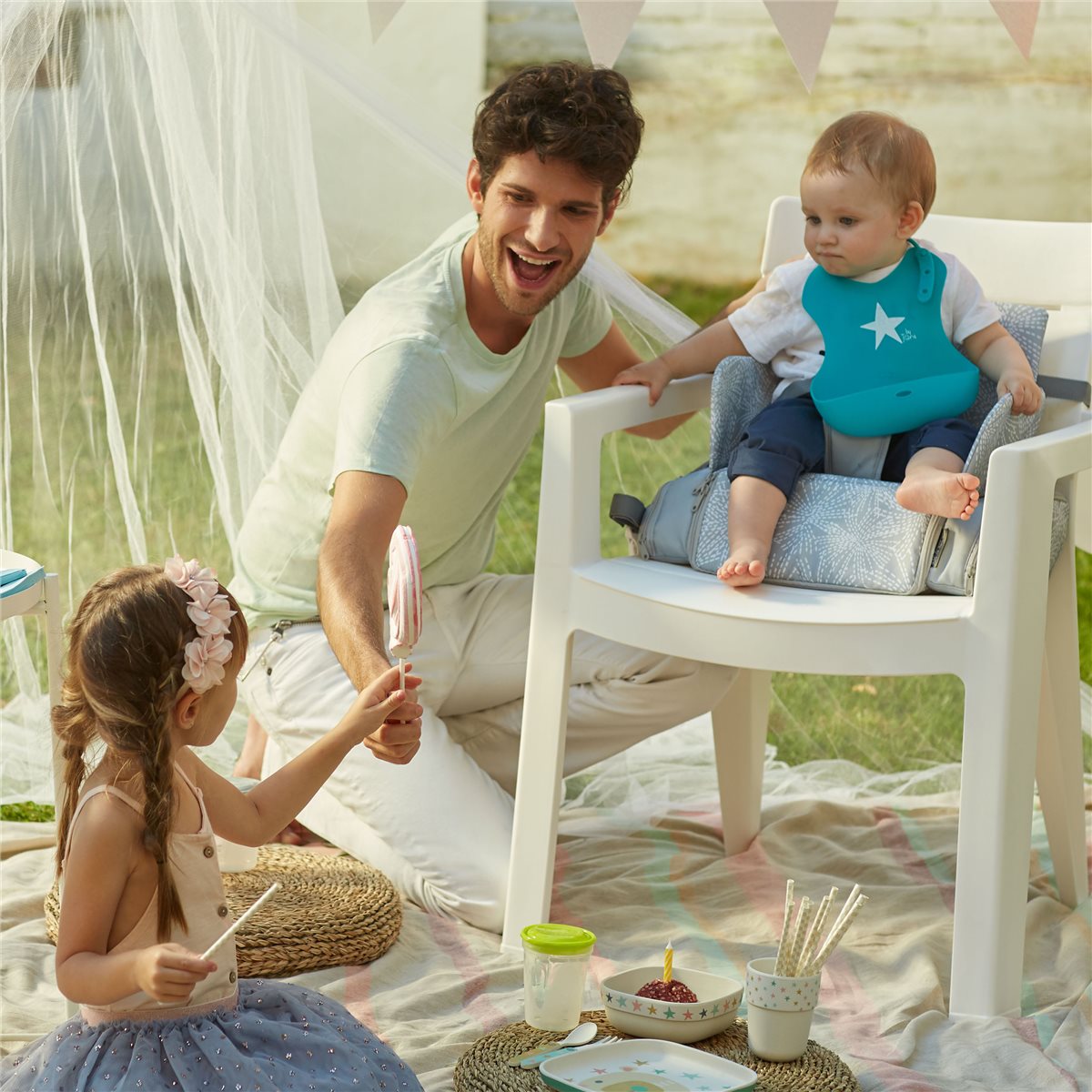 Jane Snap Roll-up Silicone Pelican Bib