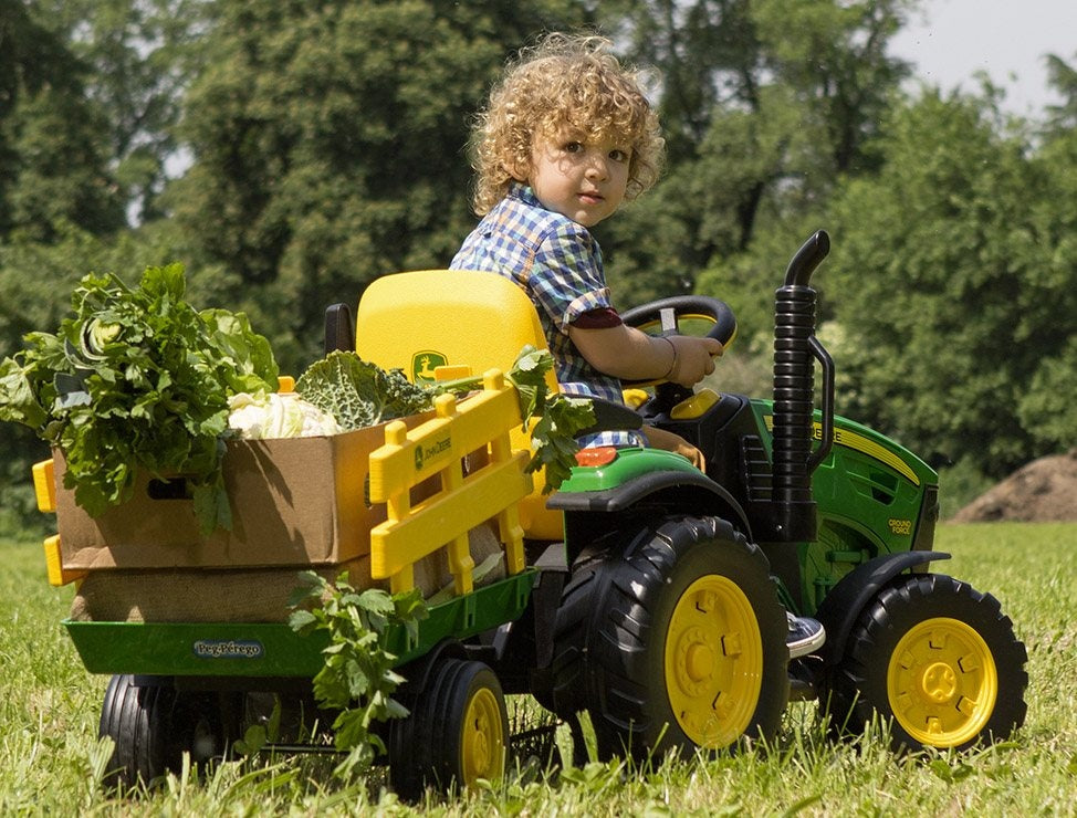 Peg Perego John Deere Ground Force with trailer 12 Volt