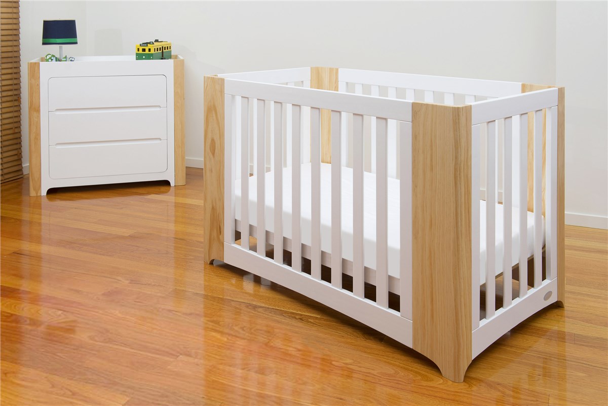 Cocoon Change Area Dresser, White / Natural