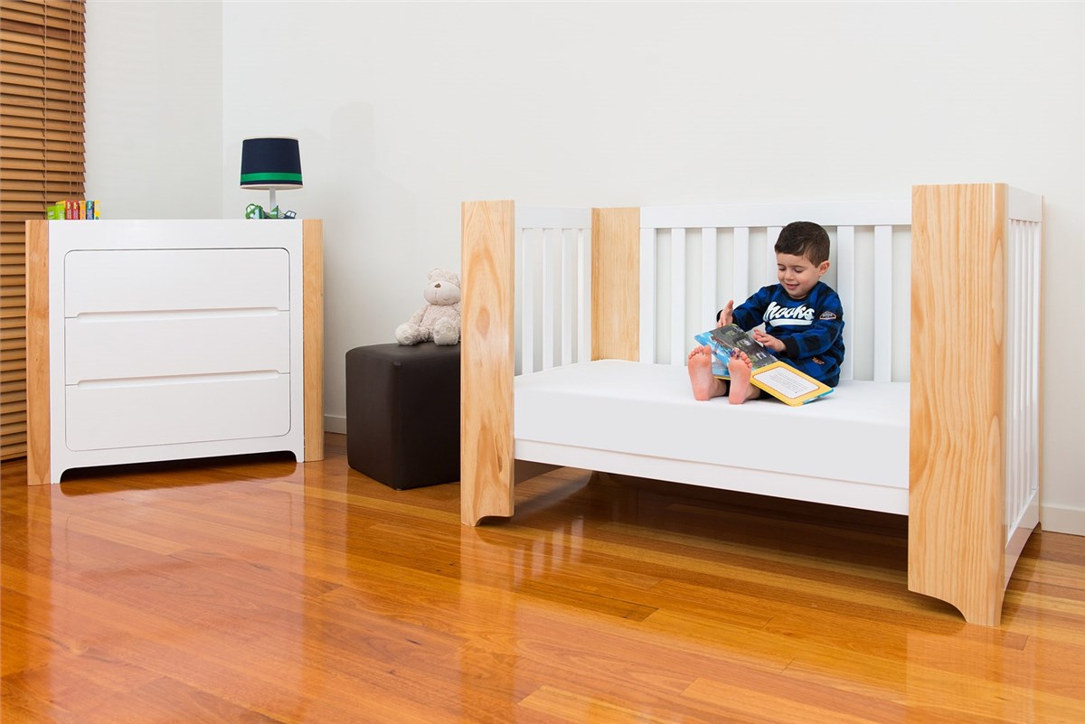 Cocoon Change Area Dresser, White / Natural